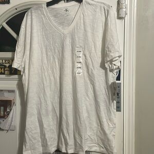 Calvin Klein jeans V-neck T-shirt. Size xxl.